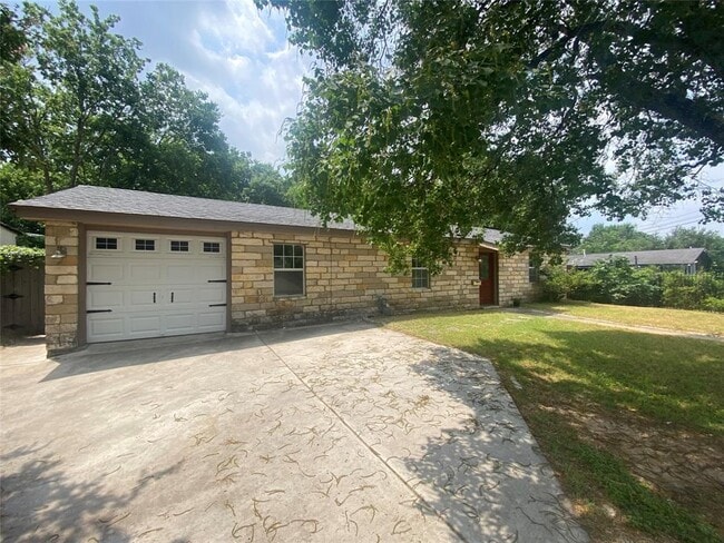 Building Photo - 5413 Manor Rd