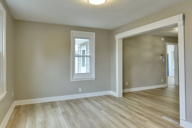Building Photo - 830 S 50th St