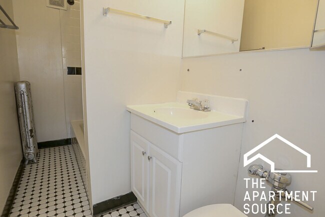 Foto del edificio - 3912 N Pine Grove Ave