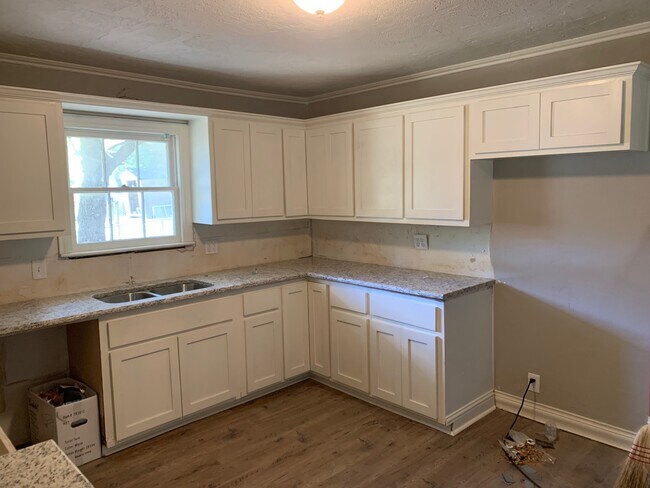 Building Photo - 3/2/1 PTISD Fenced yard and pet friendly
