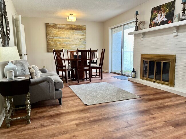 Photo - 1971 Vienna Way Townhome