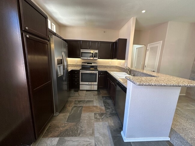 Photo - 2 Bed, 2 Bath in Courtyard Estates! Apartment