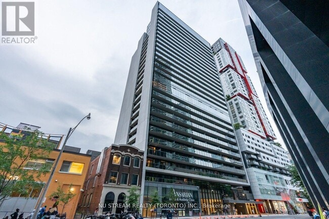 Photo du bâtiment - 330 Richmond St W