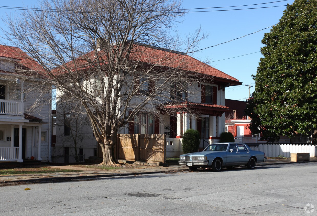 Building Photo - 507 Madison St
