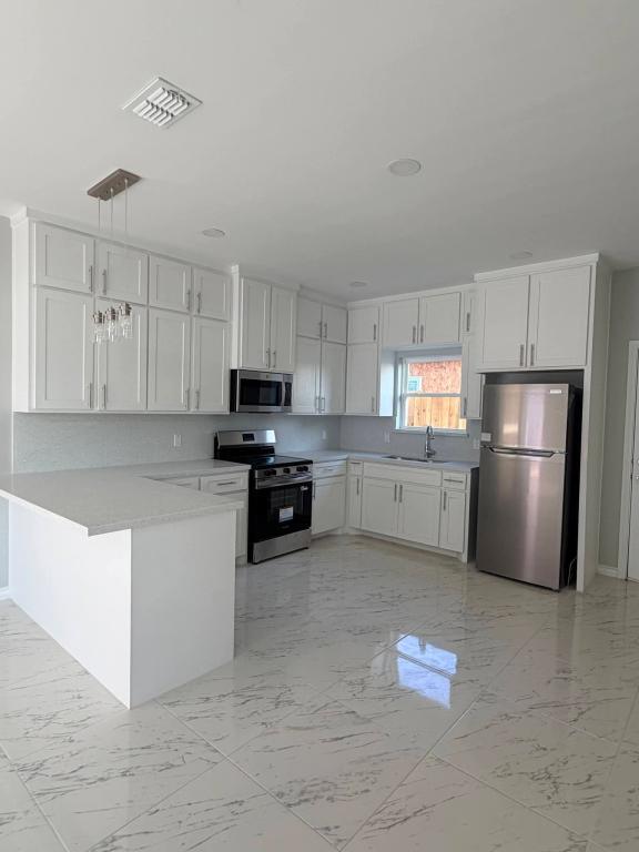 Building Photo - 3806 Rosewood Ln