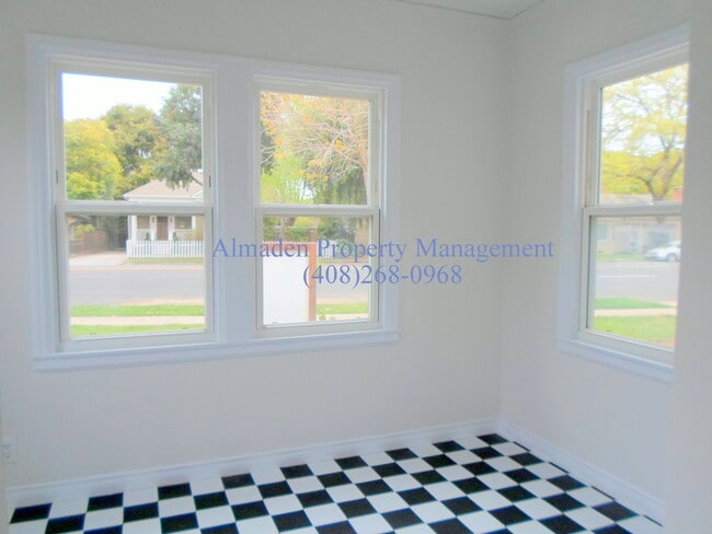 Building Photo - Charming Home in the Heart of Willow Glen! Hardwood Floors!!