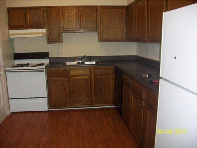 Building Photo - 407 College St