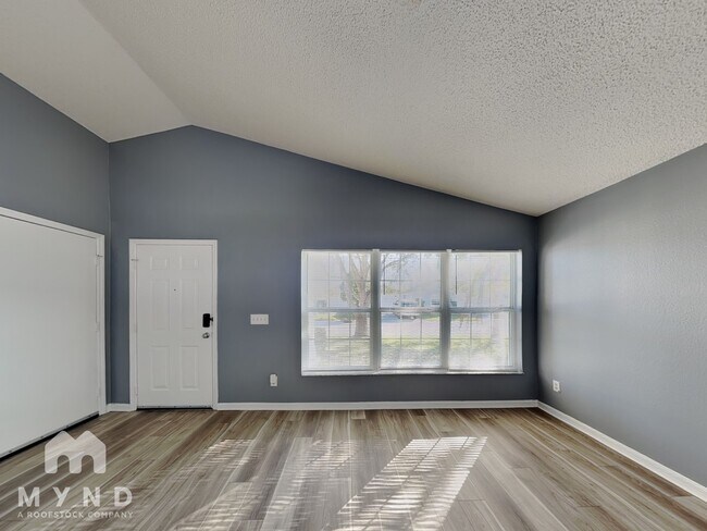 Foto del edificio - 5443 Cedar Ln