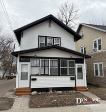 Building Photo - 715 W 16th St