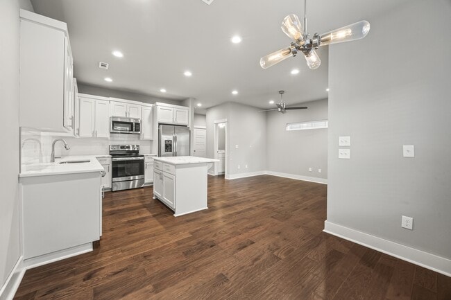 Building Photo - 2055 S Florida Way