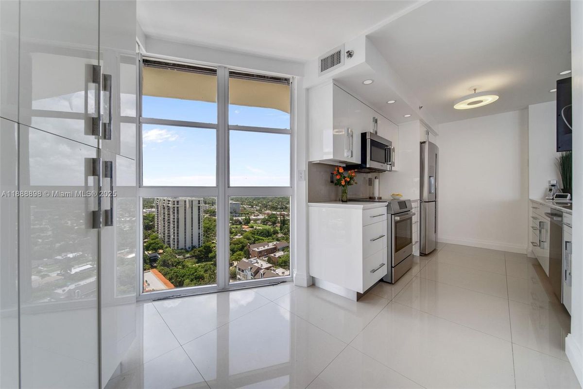 Foto del edificio - 4000 Towerside Terrace