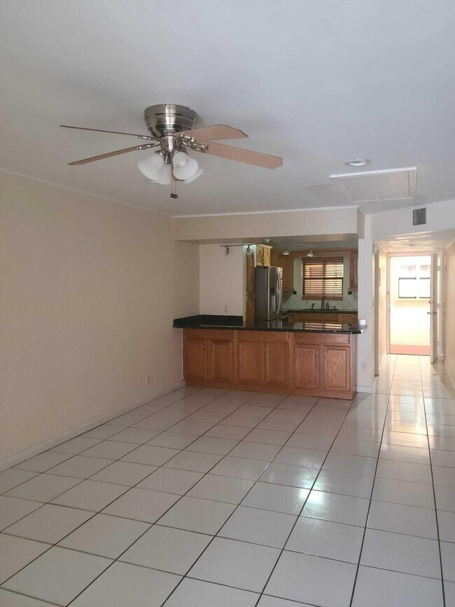 Foto del edificio - 2977 Riverside Dr