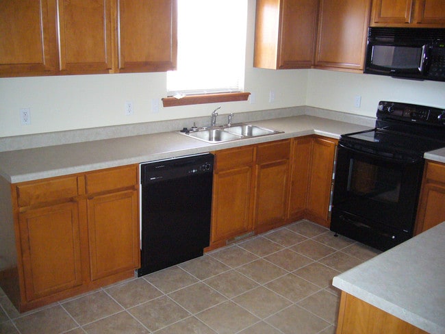 Building Photo - Seasons Brooks Estates