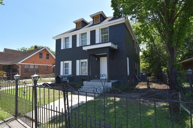 Building Photo - 3014 Wentworth St