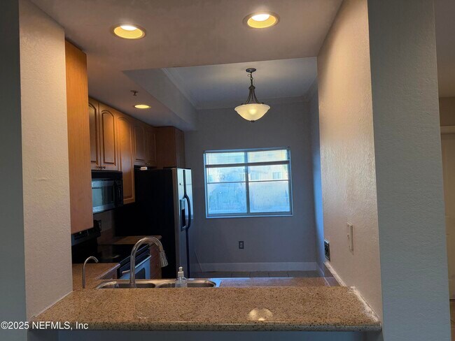 Foto del edificio - 9745 Touchton Rd