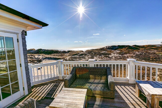 Building Photo - 2056 Montauk Hwy