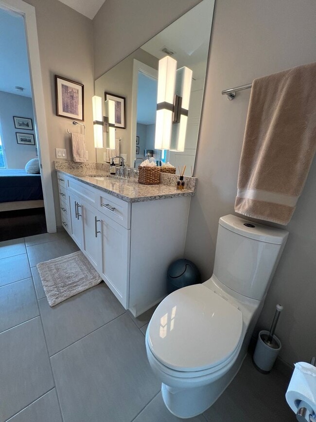 Foto del edificio - Spacious 2 bedroom 3 bath condo with office in City Lights!