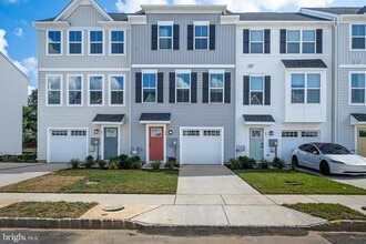 Building Photo - 46 SAND HILLS Dr
