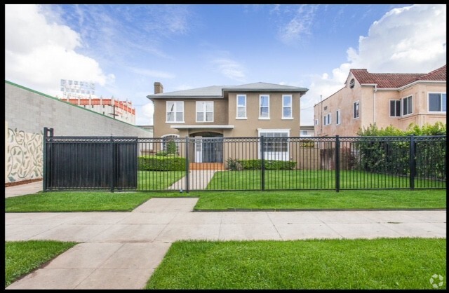 Building Photo - 1312 S Victoria Ave