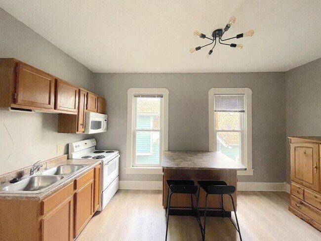 Foto del edificio - 1214 Pleasant St