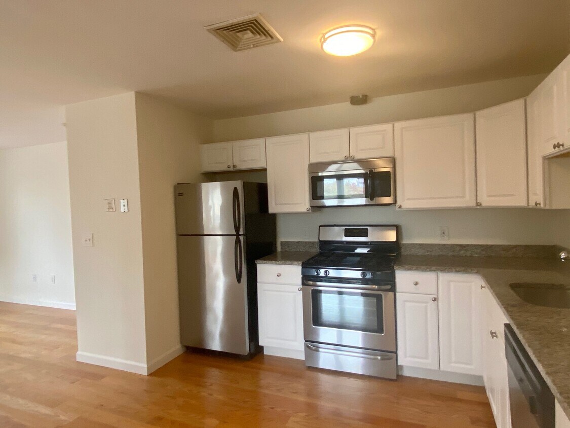 Foto principal - 660 Cambridge St