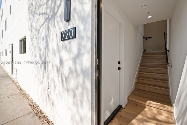 Foto del edificio - 728 NW 55th St