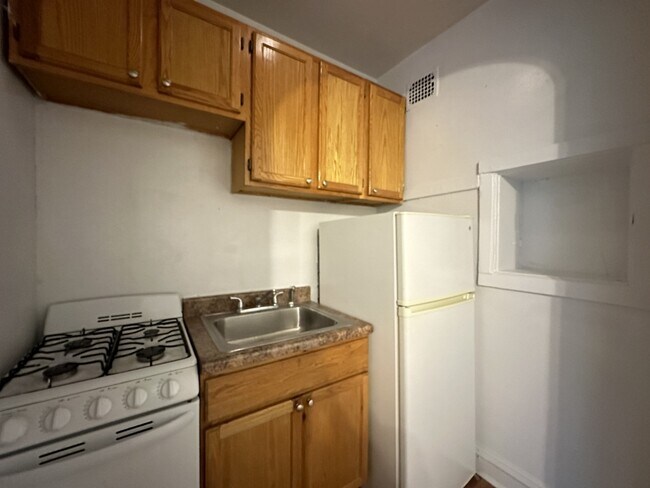 Foto del edificio - 2536 N Sawyer Ave