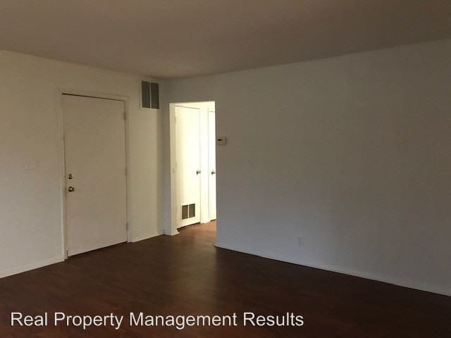 Building Photo - 613 Village Ln