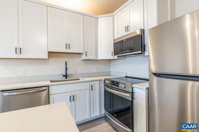 Building Photo - 1143 Rose Hill Dr