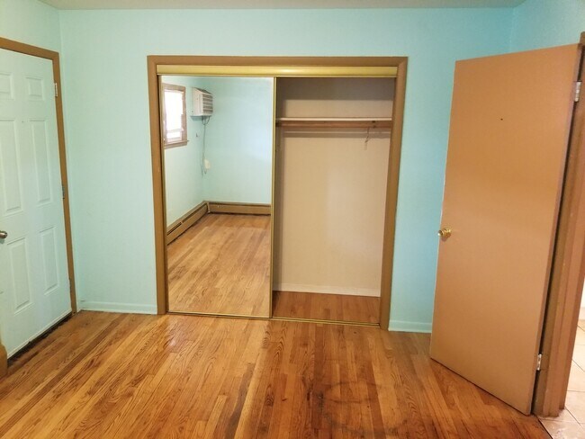 Foto del edificio - 1101 Holiday Ln