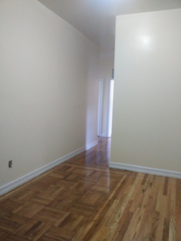 Primary Photo - 2409 Creston Ave