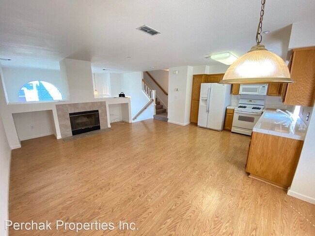 Building Photo - 3 br, 2.5 bath House - 416 East "E" Street