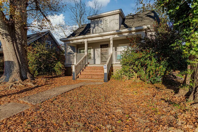 Foto del edificio - Cute Home Near the Swamp Rabbit Trail