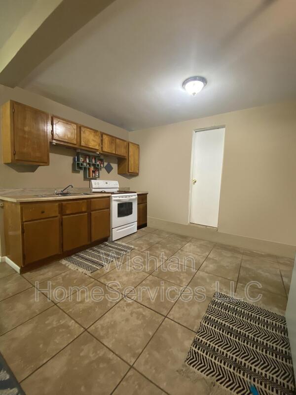 617 W Calhoun St Unit Apt. C, IL 61455 Condo for Rent in IL