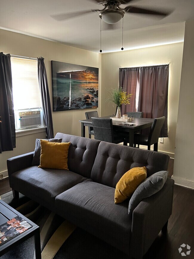 Is working on christmas day time bus 900 birmingham