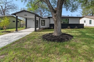 Building Photo - 1307 Yorkshire Dr