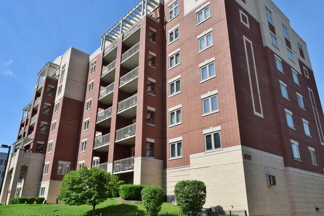 Building Photo - 8727 W Bryn Mawr Ave