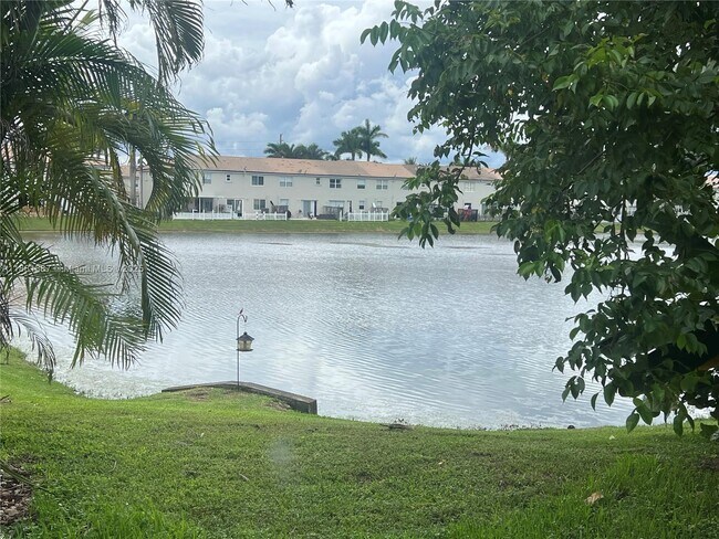 Foto del edificio - 946 NE 42nd Terrace