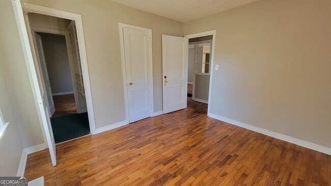 Building Photo - 3743 Poplar Dr