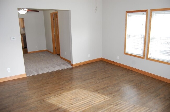 Building Photo - Cute & clean and close to campus!