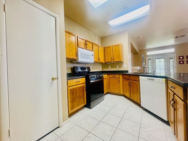 Building Photo - Stunning Single Story, 3 Home with Open Floor Plan on Cul-de-sac