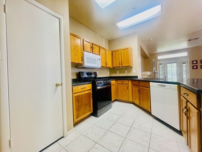 Foto del edificio - Stunning Single Story, 3 Home with Open Floor Plan on Cul-de-sac