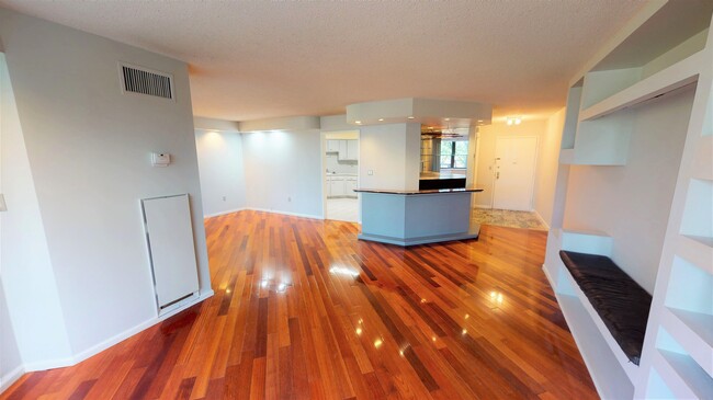 Foto del edificio - 323 Harmon Cove Tower
