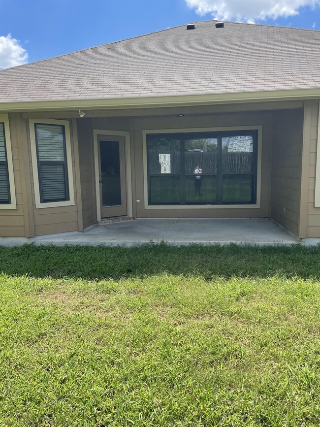 Building Photo - 2011 Sungate Dr