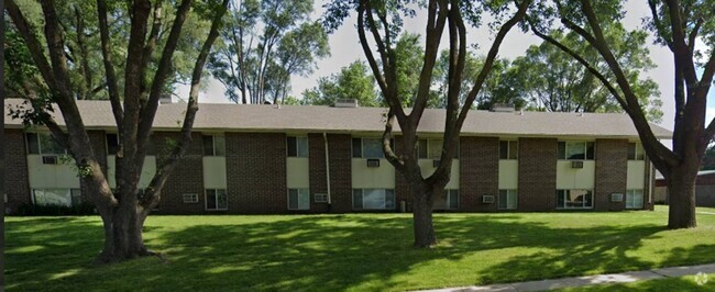 Building Photo - Dakota Bend I & II