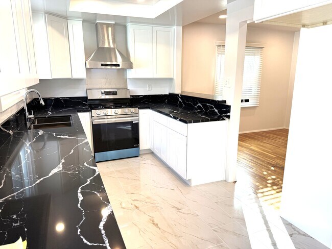 Foto del edificio - 3650 Hackett Ave