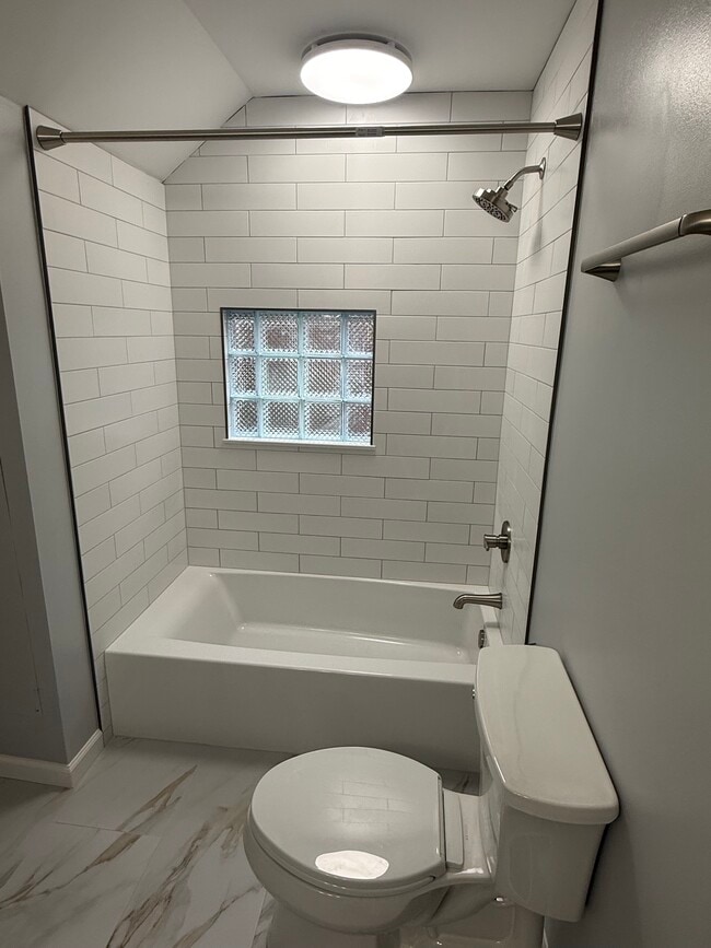 Building Photo - 1907 Mentor Ave