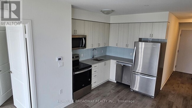 Building Photo - 325 Yorkland Blvd