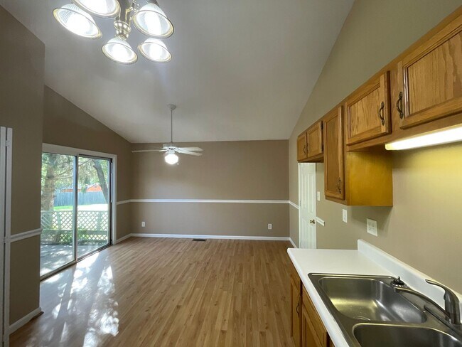 Building Photo - 6465 Calloway Ct