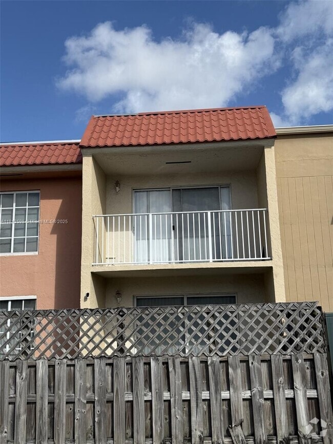 Building Photo - 5241 Geneva Ct
